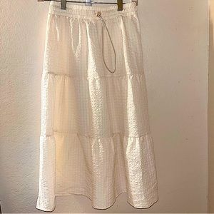 WHITE SKIRT SIZE SMALL